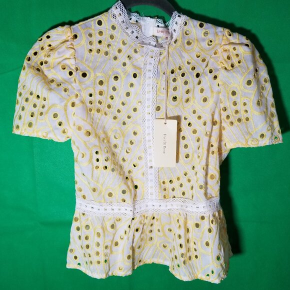 Everly Rose Blouse Women XS Yellow White Eyelet Embroidered Lace Boho Cottage - Picture 1 of 4